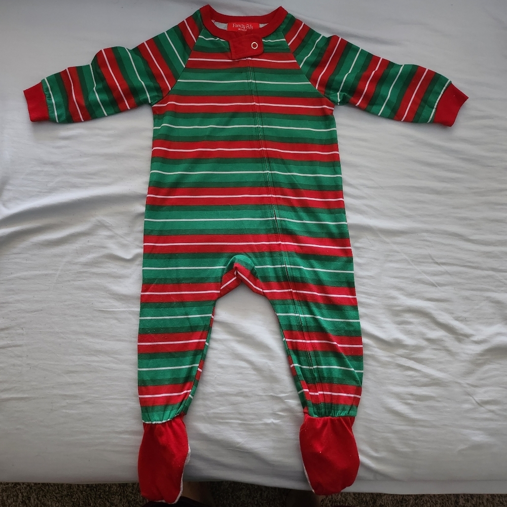 Macy's, 4 pyjamas 18 M